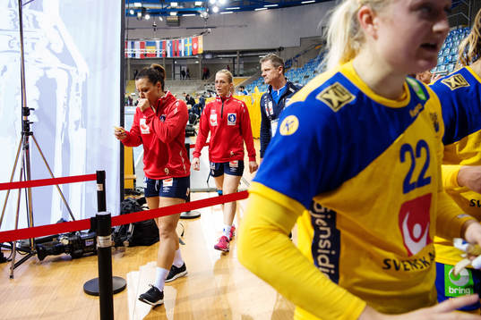 Norges Nora Mørk och Heidi Løke lämnar plan