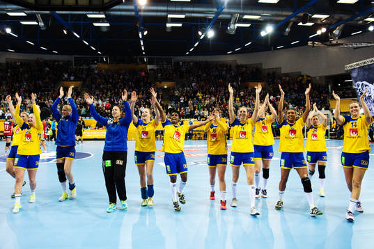 Sveriges spelare tackar publiken