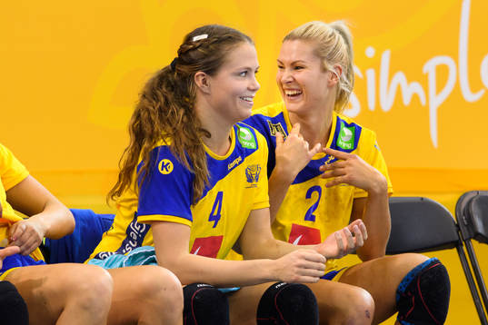 Sveriges Olivia Mellegård och Ulrika Toft Hansen jublar