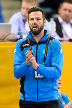 Sveriges förbundskapten Henrik Signell i matchen mellan