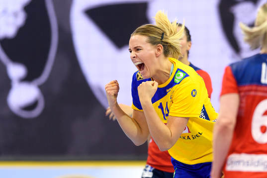 Sveriges Johanna Westberg jublar i matchen mellan Norge och