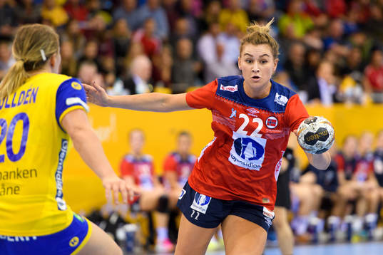 Norges Amanda Kurtovic i matchen mellan Norge och Sverige