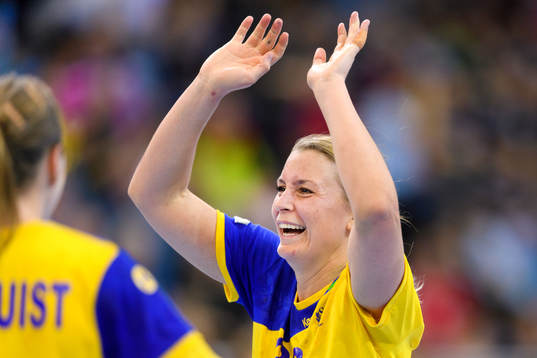Sveriges Isabelle Gulldén jublar i matchen mellan Norge