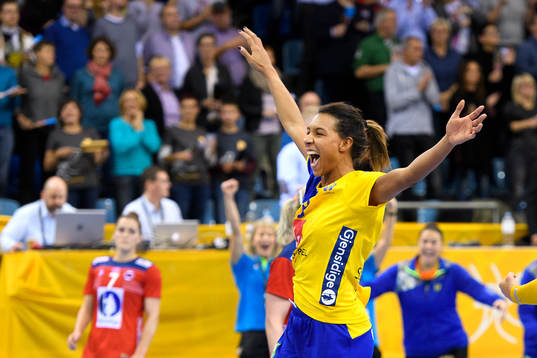 Sveriges Jamina Roberts jublar