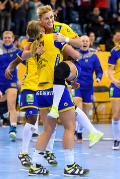 Sveriges Isabelle Gulldén och Nathalie Hagman jublar