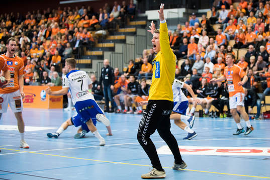 Kristianstads målvakt Leo Larsson jublar