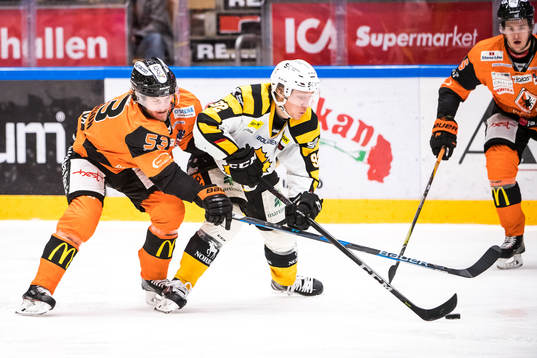 Karlskronas Bobbo Peterssonoch Skellefteås Jesper Olofsson