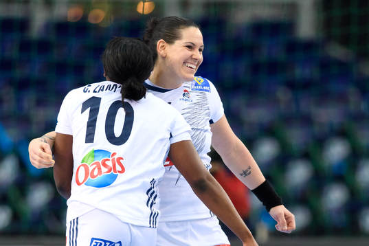 Frankrikes Grace Zaadi och Alexandra Lacrabere jublar