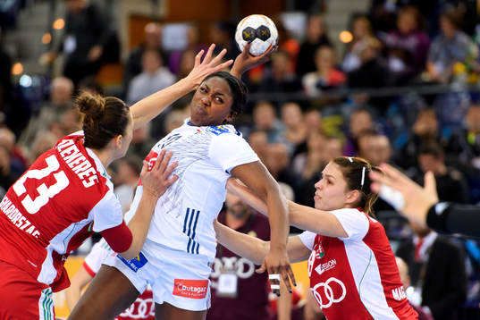 Frankrikes Grace Zaadi i åttondelsfinalen mellan Ungern