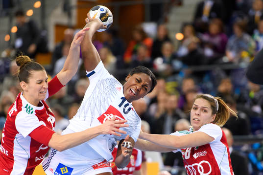 Frankrikes Grace Zaadi i åttondelsfinalen mellan Ungern