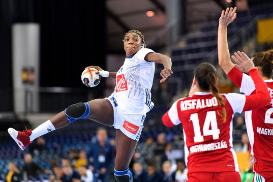 Frankrikes Kalidiatou Niakate i åttondelsfinalen mellan