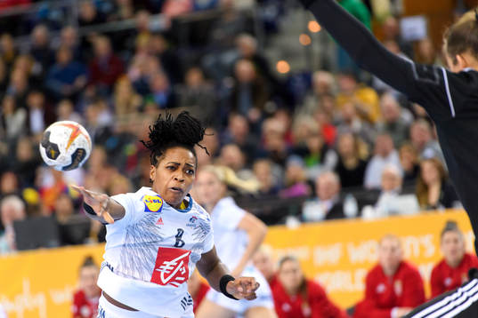 Frankrikes Laurisa Landre i åttondelsfinalen mellan Ungern