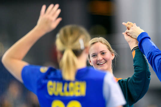 Sveriges målvakt Johanna Bundsen jublar