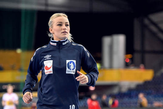 Norges Stine Bredal Oftedal värmer upp
