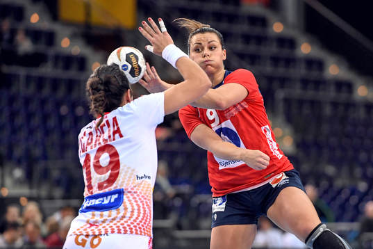 Spaniens Paula Garcia Avila och Norges Nora Mørk