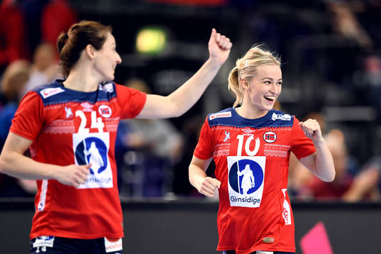 Norges Stine Bredal Oftedal jublar