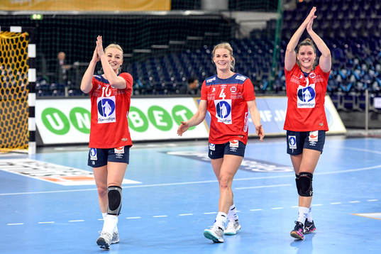 Norges Stine Bredal Oftedal, Veronica Egebakken Kristiansen