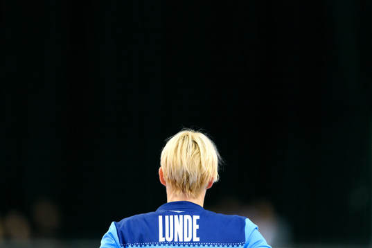 Ryggen på Norges målvakt Katrine Lunde i