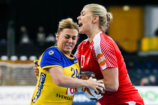 Sveriges Nathalie Hagman och Danmarks Kathrine Heindahl i