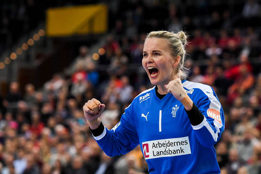 Danmarks målvakt Sandra Toft jublar i kvartsfinalen mellan