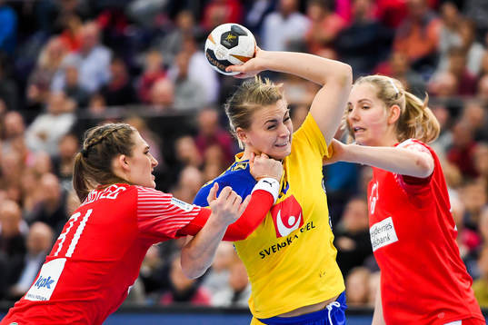 Danmarks Line Haugsted, Sveriges Isabelle Gulldén och