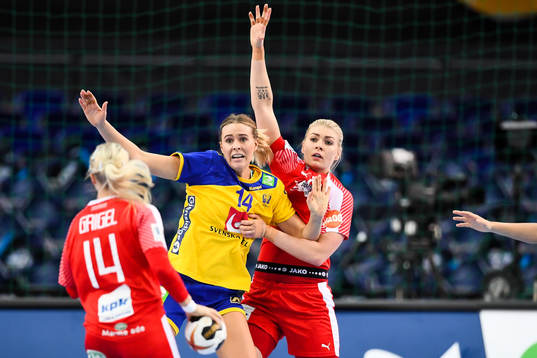 Danmarks Lotte Grigel, Sveriges Johanna Westberg och