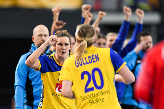 Sveriges Sabina Jacobsen jublar i kvartsfinalen mellan