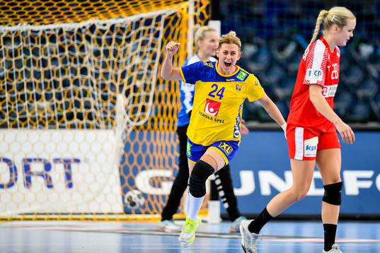 Sveriges Nathalie Hagman jublar i kvartsfinalen mellan
