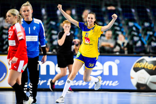 Sveriges Daniela Gustin jublar i kvartsfinalen mellan