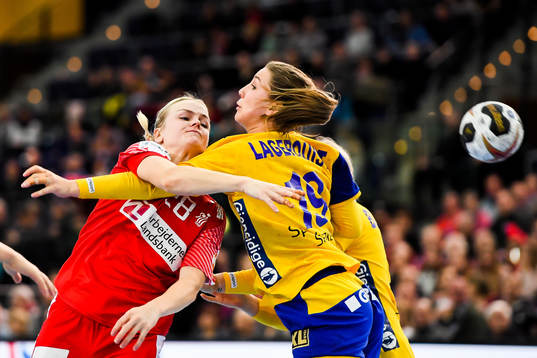 Danmarks Stine Jørgensen och Sveriges Anna Lagerquist i