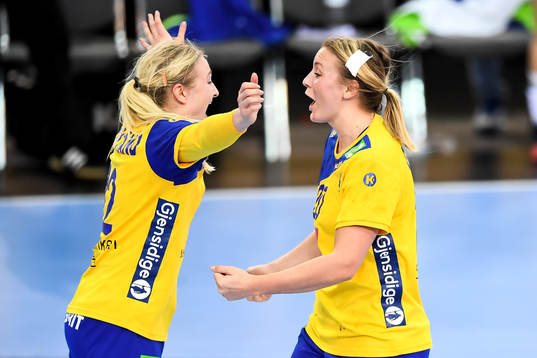 Sveriges Hanna Blomstrand och Isabelle Gulldén  jublar