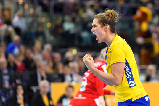 Sveriges Sabina Jacobsen jublar i kvartsfinalen mellan