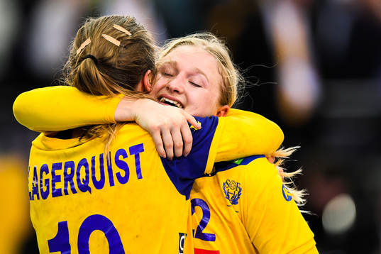 Sveriges Anna Lagerquist och Hanna Blomstrand jublar