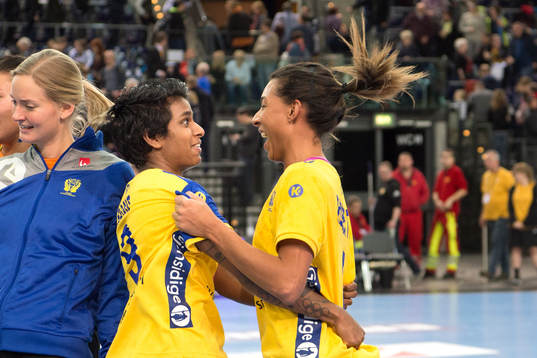 Sveriges Loui Sand och Jamina Roberts jublar