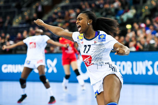 Frankrikes Siraba Dembele jublar i kvartsfinalen mellan
