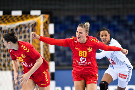 Montenegros Jelena Despotovic jublar i kvartsfinalen mellan