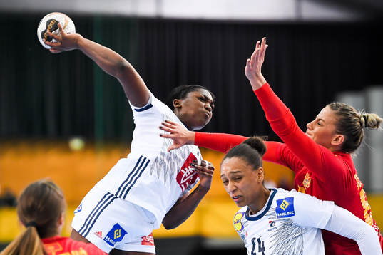 Frankrikes Grace Zaadi i kvartsfinalen mellan Frankrike och