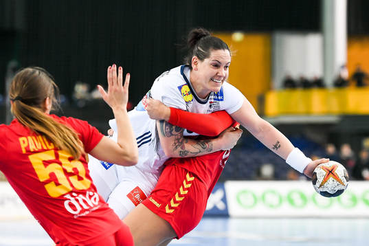 Frankrikes Alexandra Lacrabere i kvartsfinalen mellan
