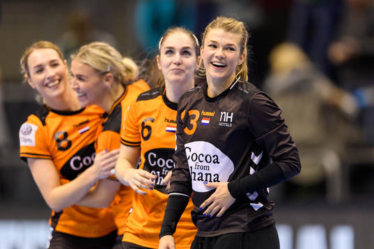 Nederländernas målvakt Tess Wester jublar