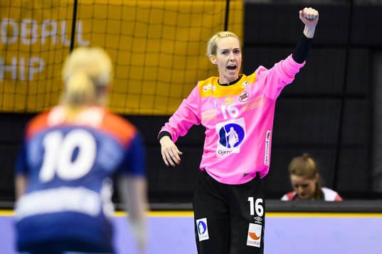 Norges målvakt Katrine Lunde jublar i kvartsfinalen mellan