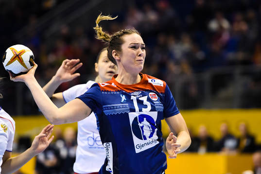 Norges Kari Brattset  i kvartsfinalen mellan Norge och