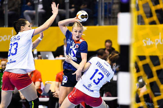 Norges Stine Bredal Oftedal i kvartsfinalen mellan Norge