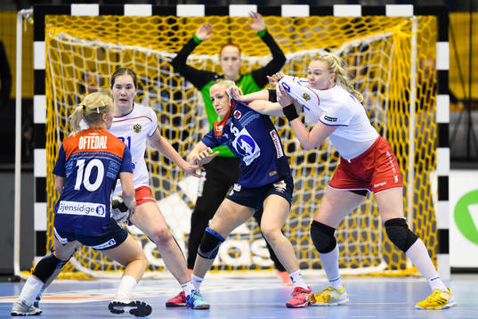 Norges Heidi Løke och Rysslands Kseniia Makeeva  i