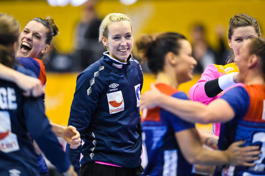 Norges målvakt Katrine Lunde jublar