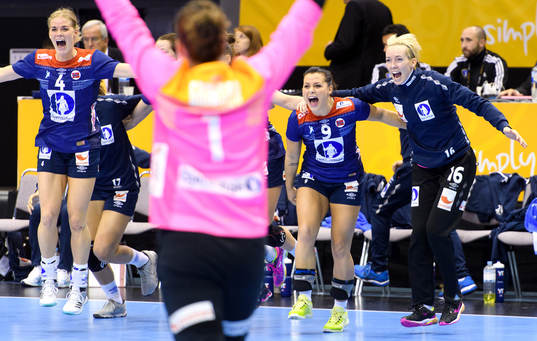 Norges Veronica Egebakken Kristiansen, Nora Mørk och