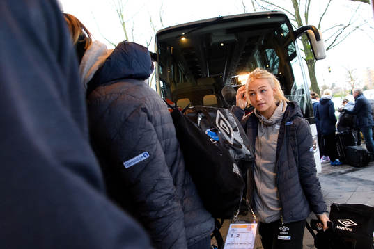 Stine Bredal Oftedal på en pressträff med det norska