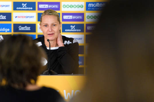 Nederländernas förbundskapten Helle Thomsen på en