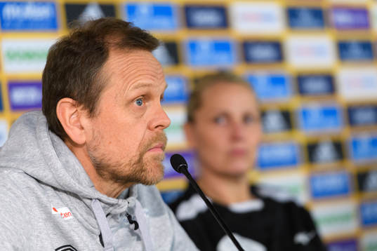 Norges förbundskapten Thorir Hergeirsson på en