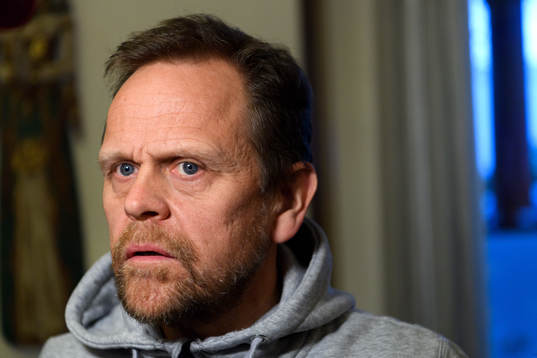 Förbundskapten Thorir Hergeirsson blir intervjuad på en