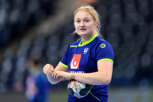 171214 Hanna Blomstrand på en träning med det svenska